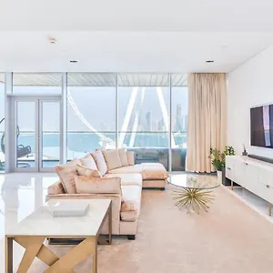 Luxury 2 Bedroom Beachfront Apt W Stunning Sea View شقة